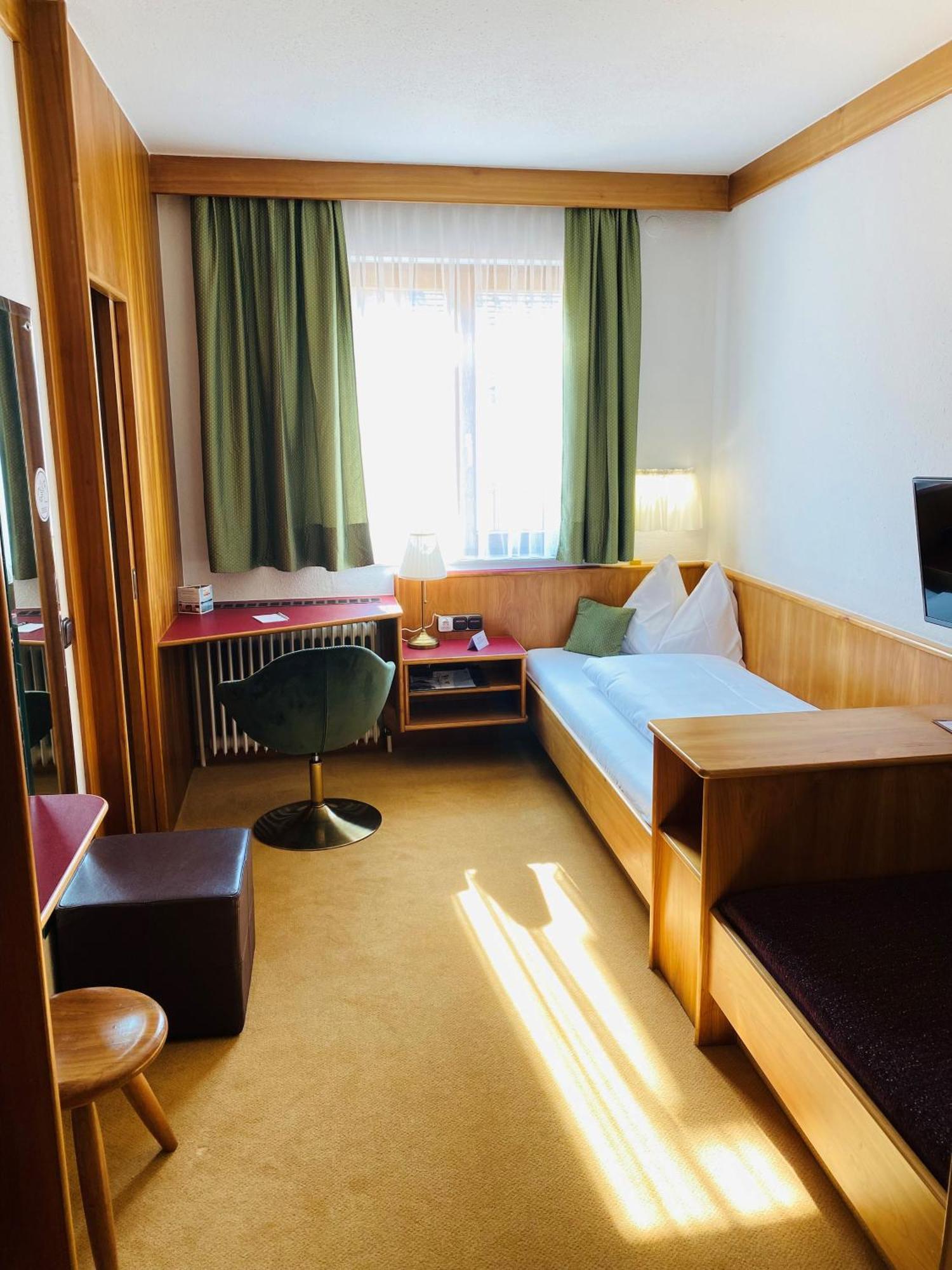 Hotel Zillners Einkehr *** Altheim Esterno foto