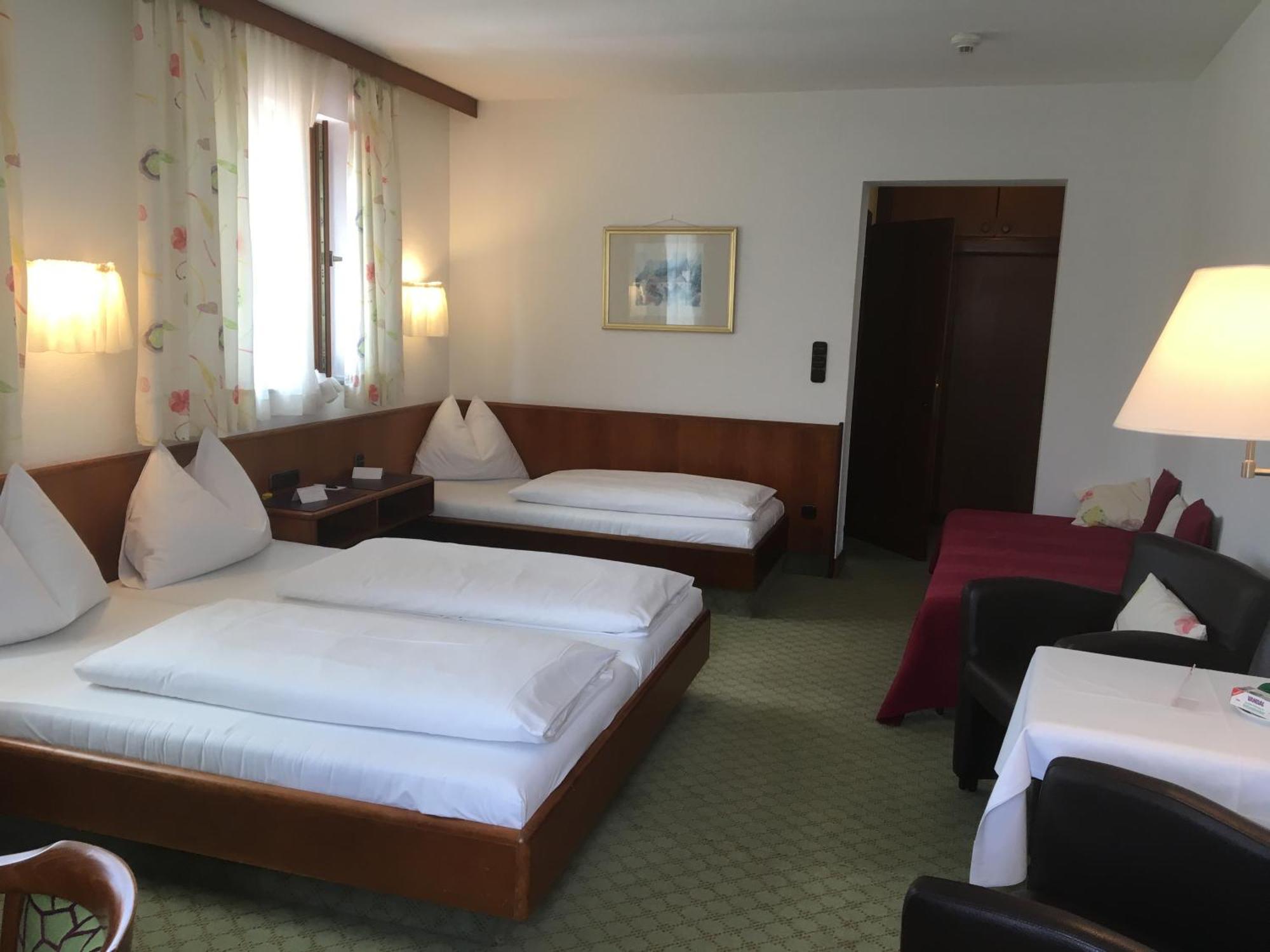 Hotel Zillners Einkehr *** Altheim Esterno foto